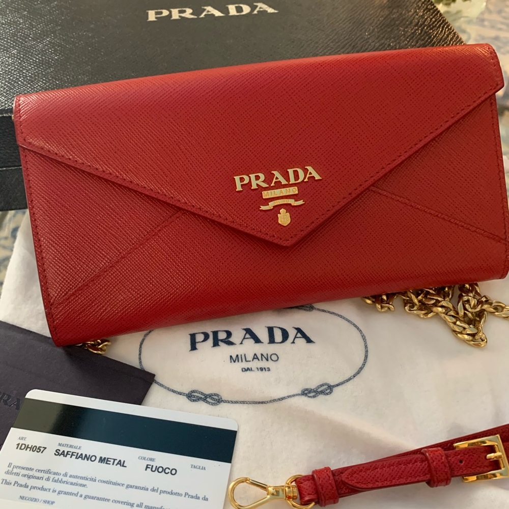 Prada Wallet on Chain